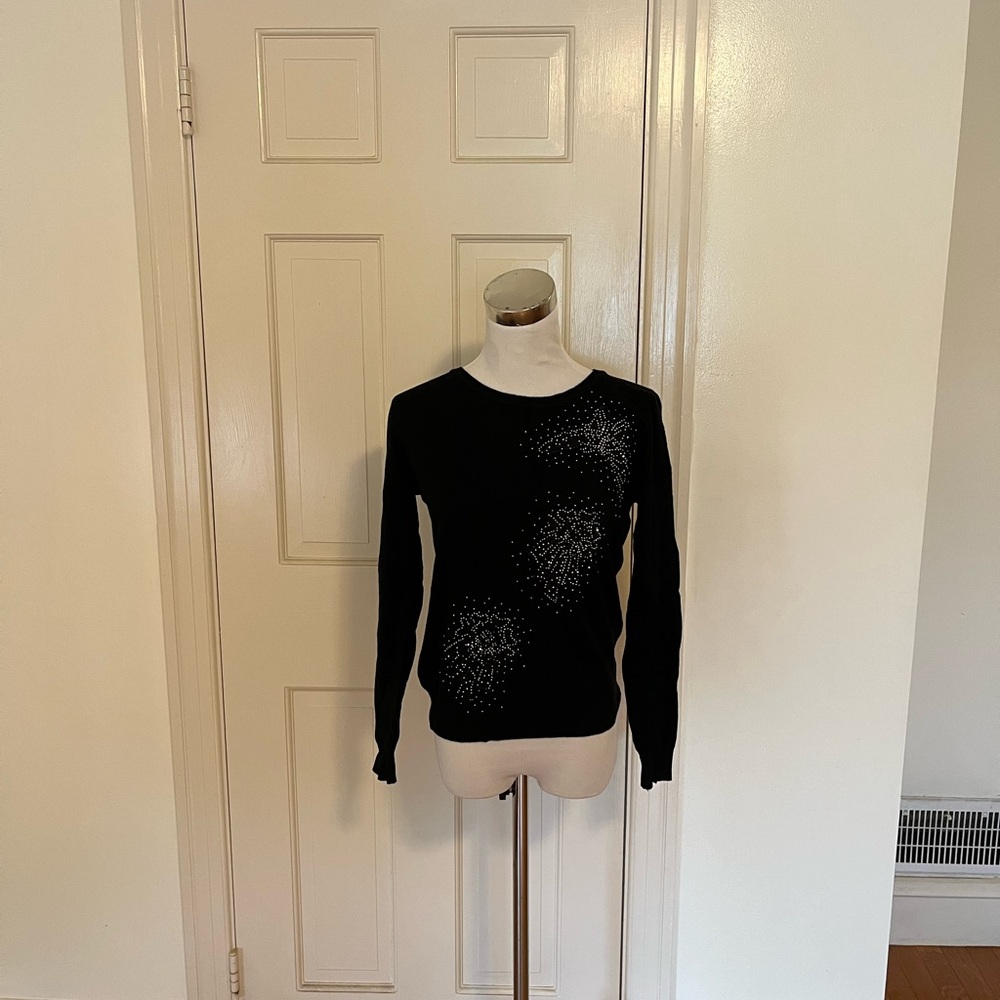NWT Yuna Fashion Sparkle Butterfly Flower Back Silver Long Sleeve Sweater Read